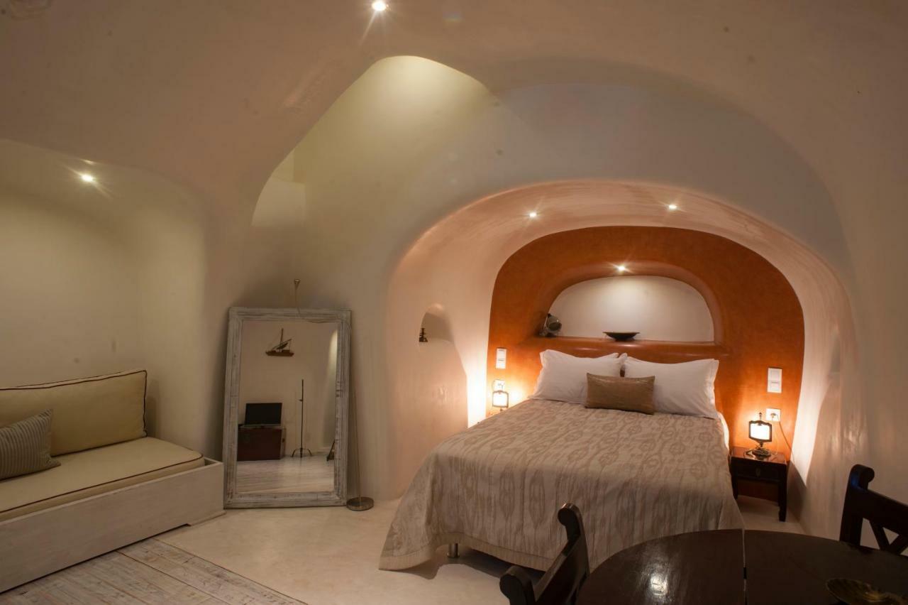 Heliophos Boutique Caves Aparthotel Oia  Exterior photo