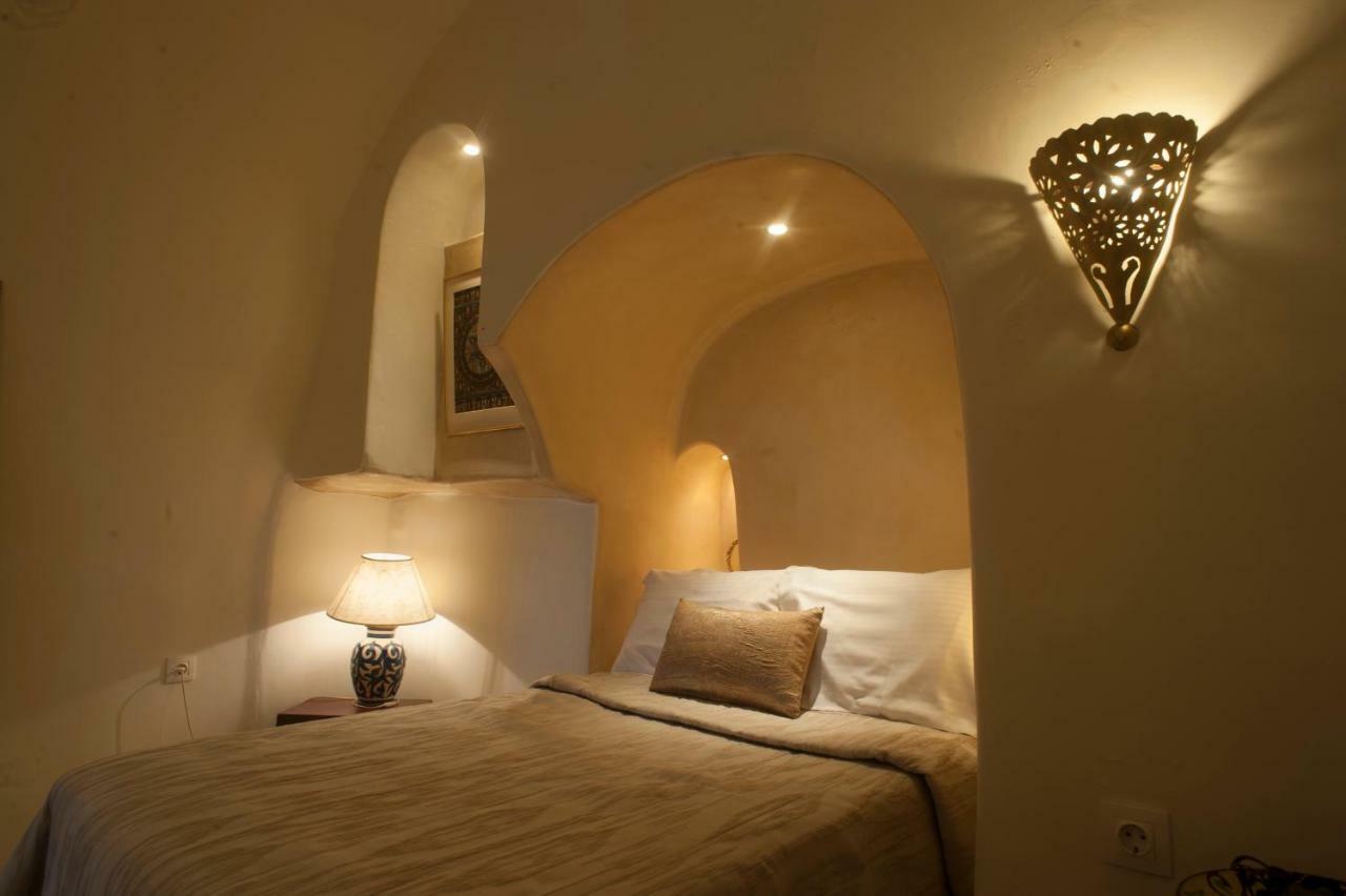 Heliophos Boutique Caves Aparthotel Oia  Exterior photo